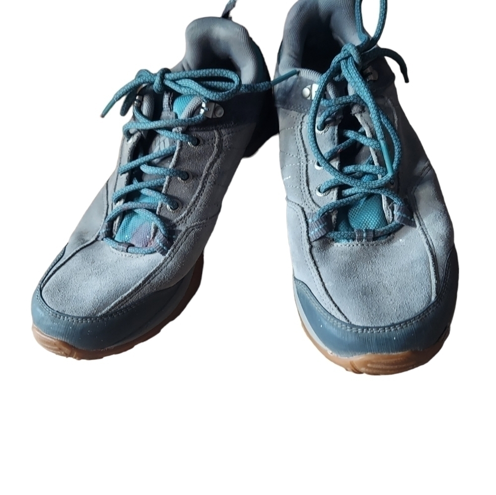 10‎ Columbia gray sneakers